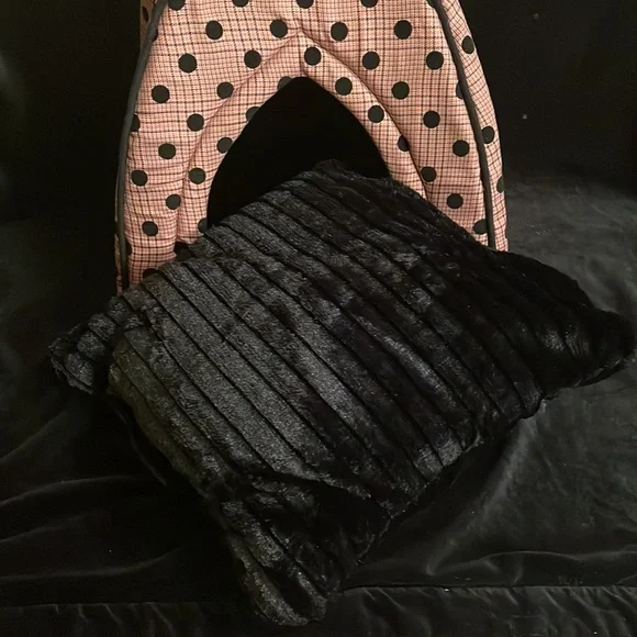 Pet Cave Bed - Picture 4 of 10